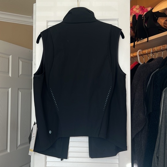 Lululemon Primaloft vest NWT - Picture 8 of 8